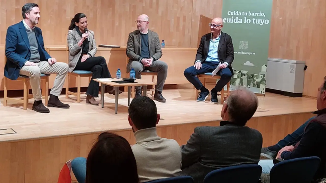  De izda a dcha, Ruiz, Monasterio, Sicilia y Castillo en un acto de Vox en Soria - EUROPA PRESS 