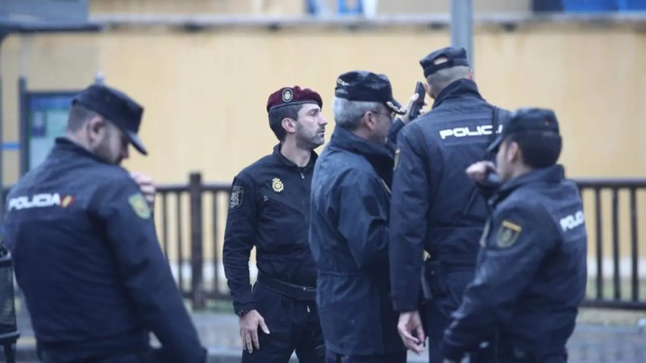  Polic&iacute;as nacionales en el Centro de Internamiento de Extranjeros 