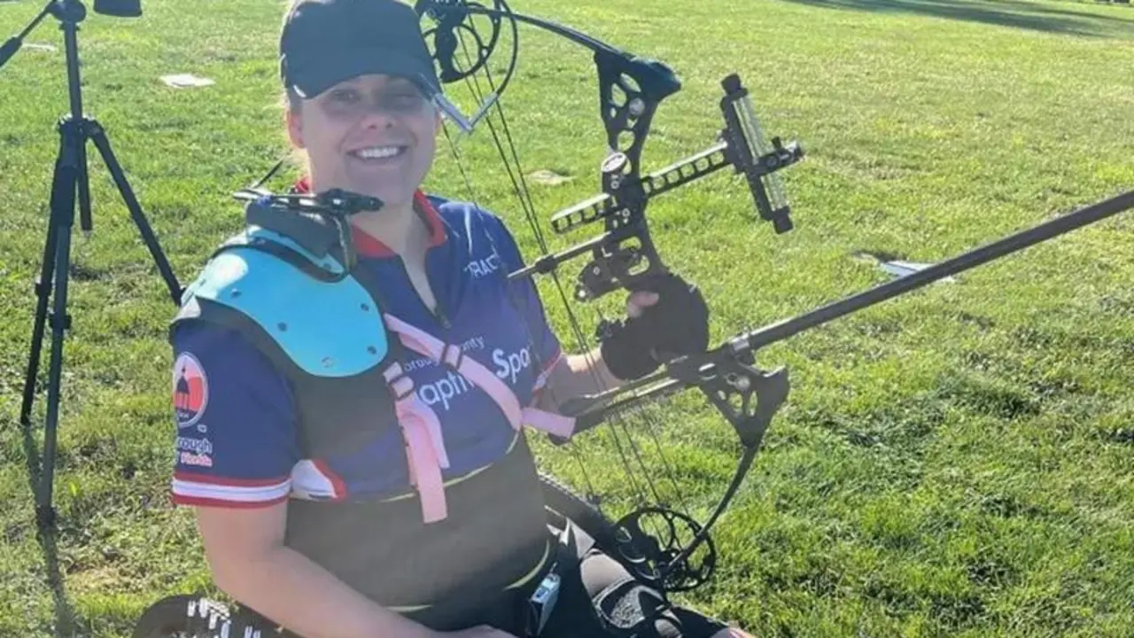  Tracy Otto con su arco 