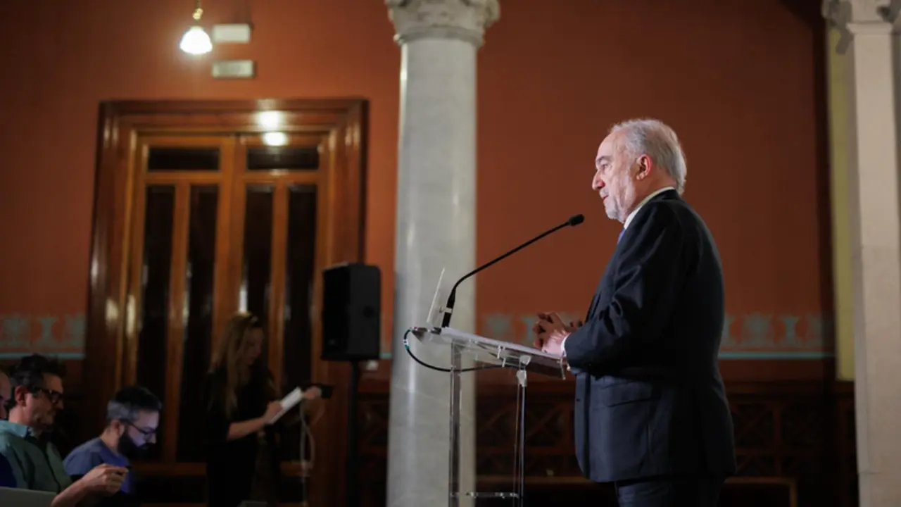  El director de la Real Academia Espa&ntilde;ola (RAE), Santiago Mu&ntilde;oz Machado, comparece tras un pleno en la Real Academia Espa&ntilde;ola (RAE) - Alejandro Mart&iacute;nez V&eacute;lez - Europa Press 