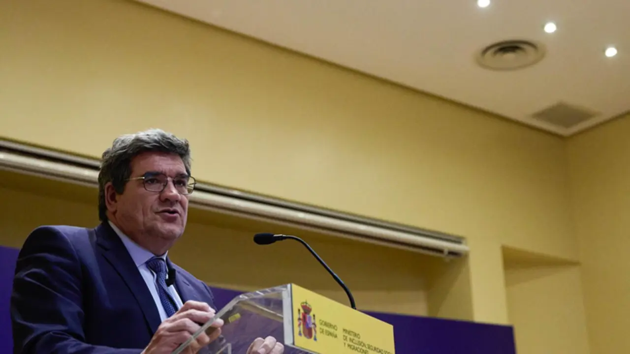  Archivo - El ministro de Inclusi&oacute;n, Seguridad Social y Migraciones, Jos&eacute; Luis Escriv&aacute; - Jes&uacute;s Hell&iacute;n - Europa Press - Archivo 