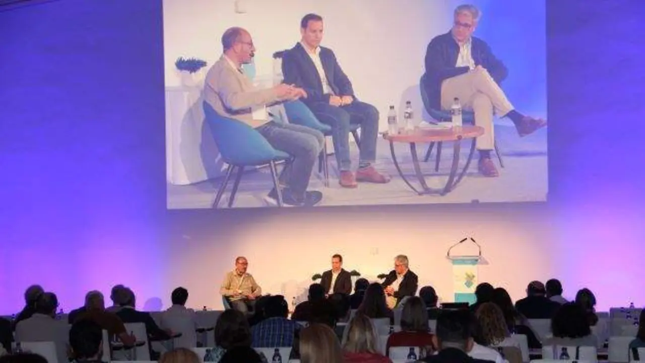  Mesa celebrada durante la Jornada Dual Neumol&oacute;gica celebrada los d&iacute;as 10 y 11 de marzo en Sevilla 