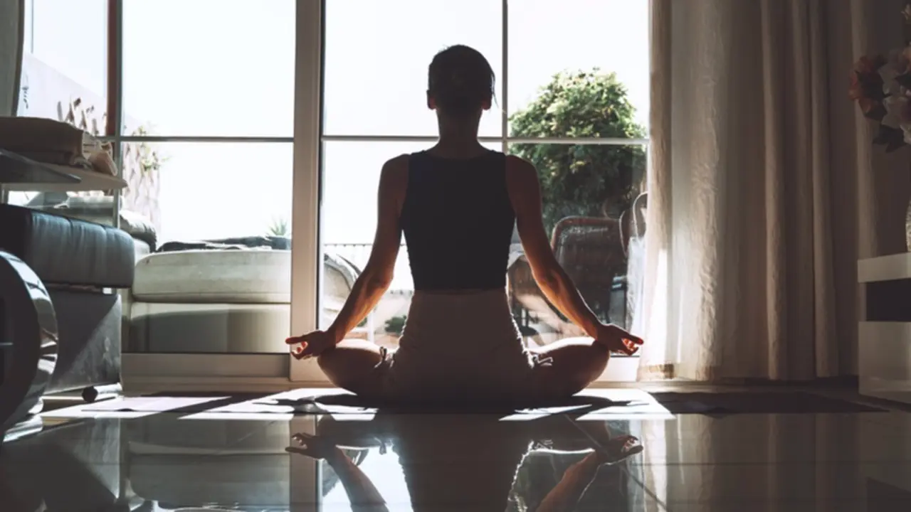  Archivo - Mujer haciendo meditaci&oacute;n, 'mindfulness' - NATALIADERIABINA - Archivo 