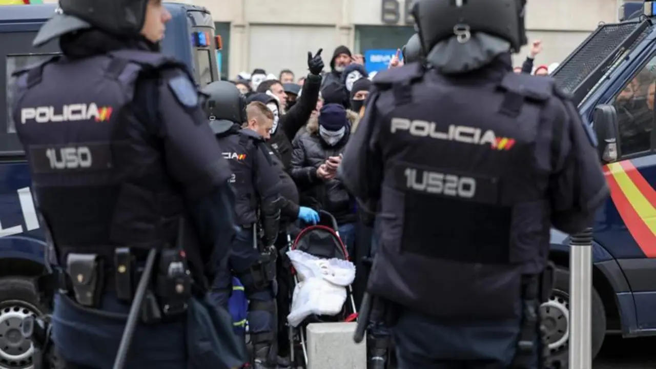  Agentes de la Polic&iacute;a Naciona en una manifestaci&oacute;n frente al Congreso 