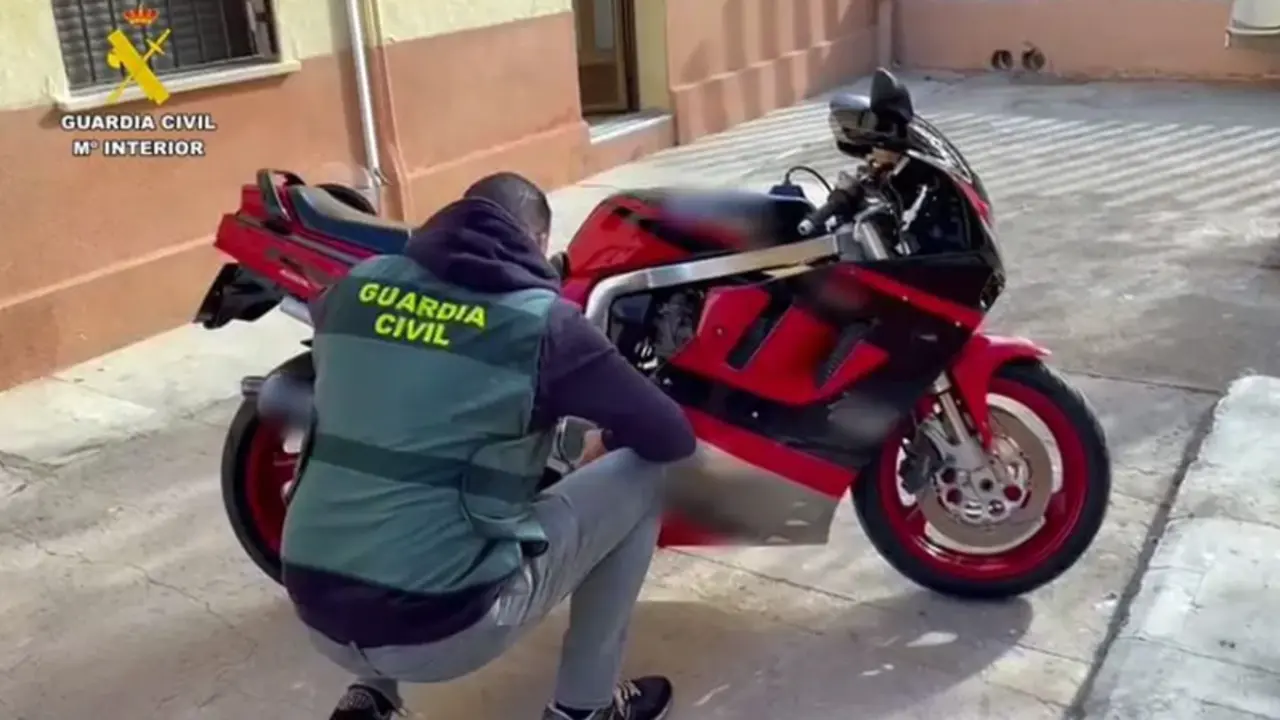  Imagen de la motociclieta robada.GUARDIA CIVIL DE ALMER&Iacute;A 
