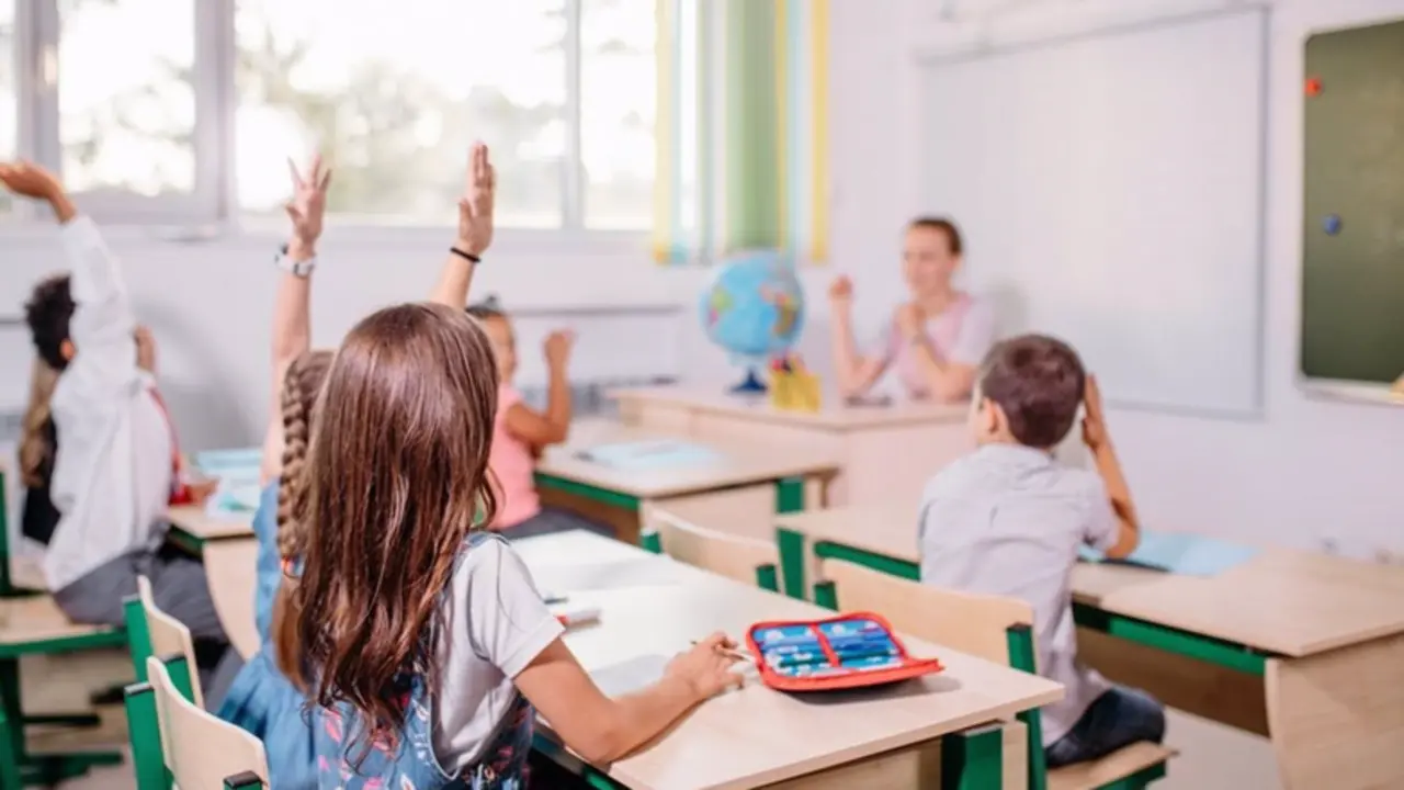  Archivo - Clase, escolares, colegio, alumnos, profesor - JCCM - Archivo 