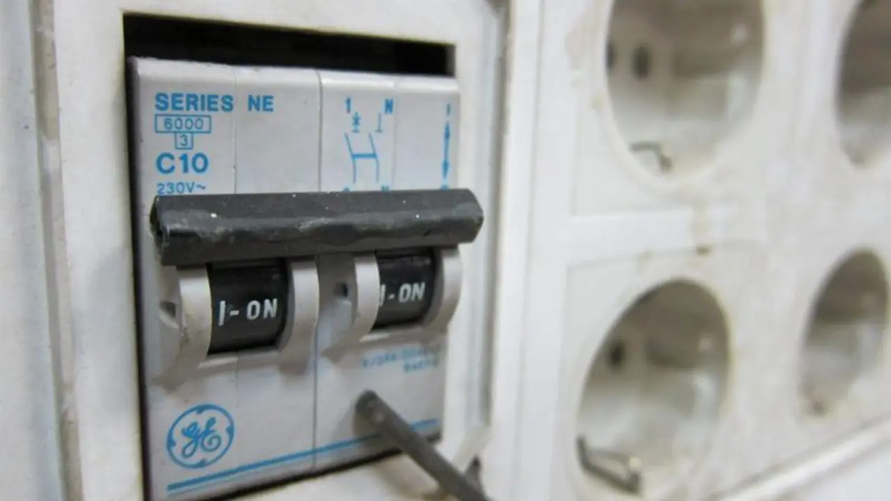  Electricidad, enchufes 