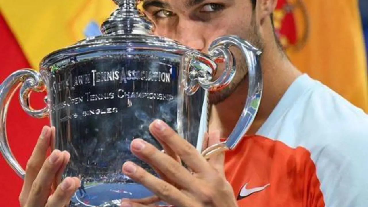  Alcaraz con la Copa de Indian Wells 