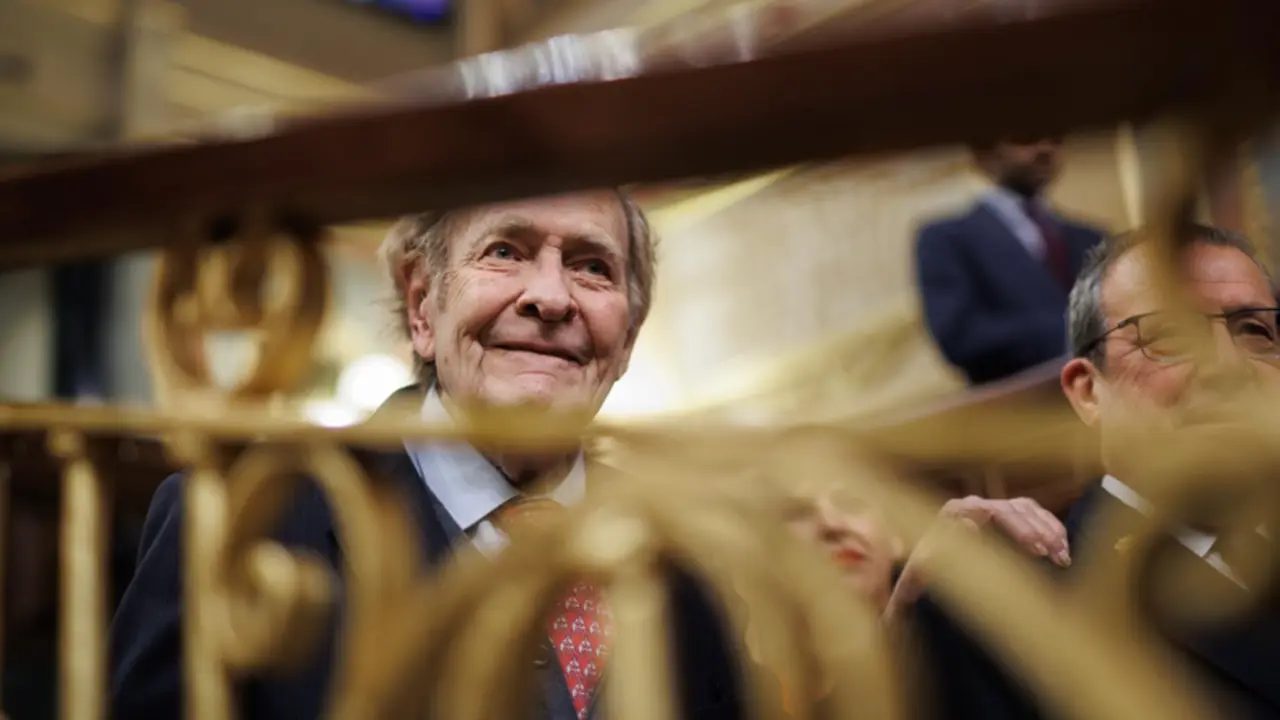  El candidato de la moci&oacute;n de censura, el profesor y economista Ram&oacute;n Tamames durante el debate en el Congreso. - Alejandro Mart&iacute;nez V&eacute;lez - Europa Press 