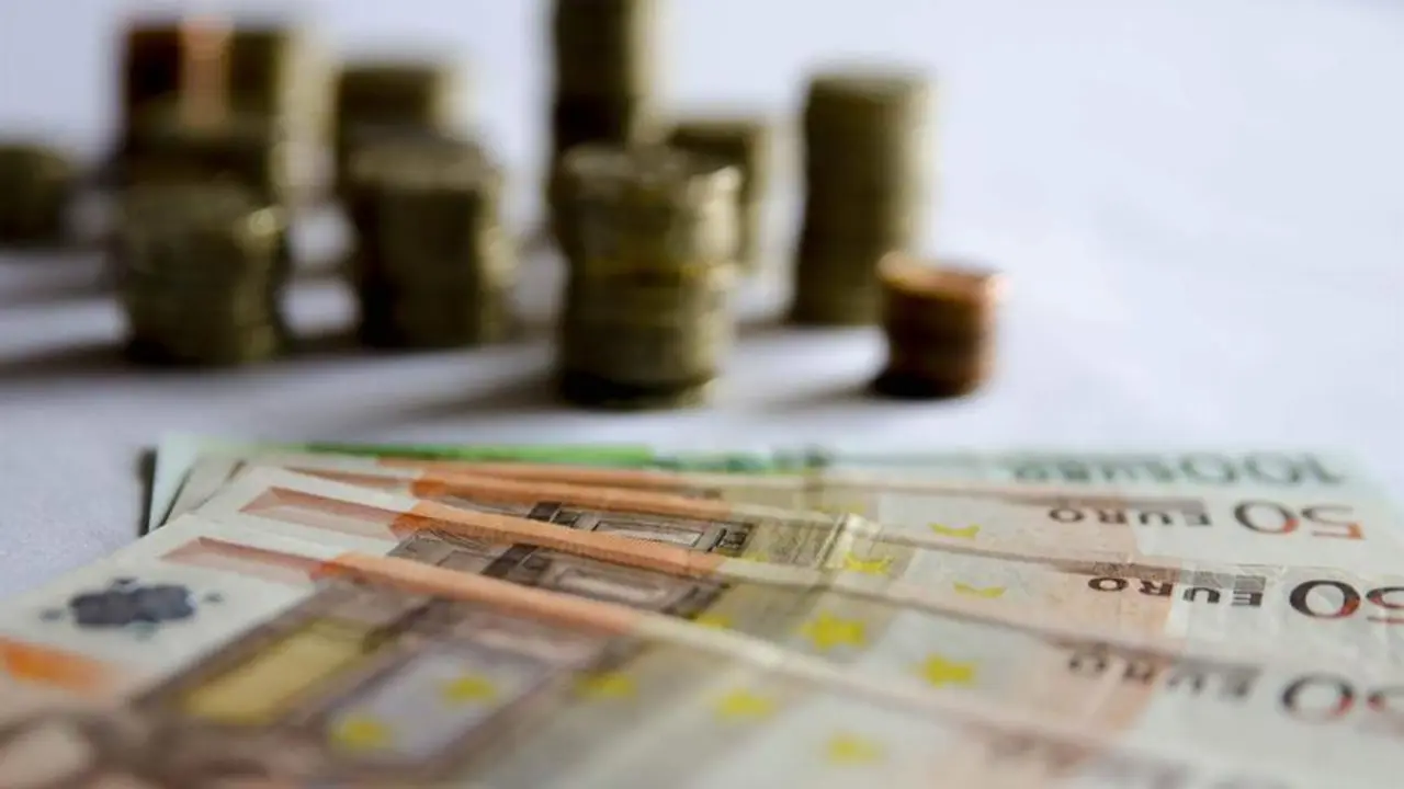  Monedas y billetes de euro 