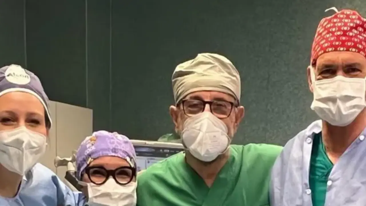  El equipo m&eacute;dico involucrado en la operaci&oacute;n 