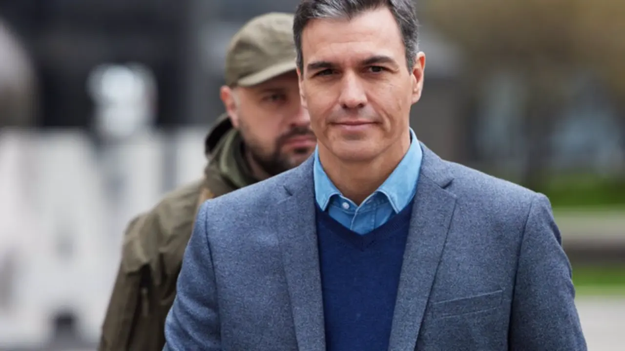  Archivo - El presidente del Gobierno, Pedro S&aacute;nchez, a su llegada para reunirse con el presidente de Ucrania el 21 de abril de 2022, en Borodyanka (Ucrania). - Presidencia de Ucrania - Archivo 