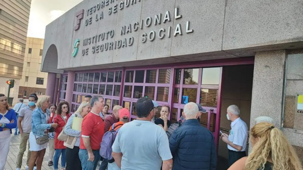 Atasco en la atenci&oacute;n a personas en la Seguridad Social 