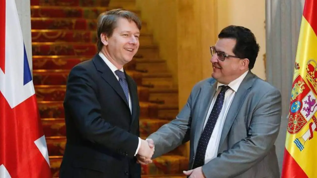  Firma del acuerdo entre Reino Unido y Espa&ntilde;a 