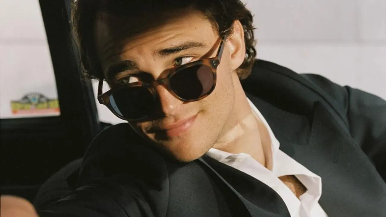  Pepe Barroso con unas gafas de la colecci&oacute;n M&Oacute; X  Silbon 