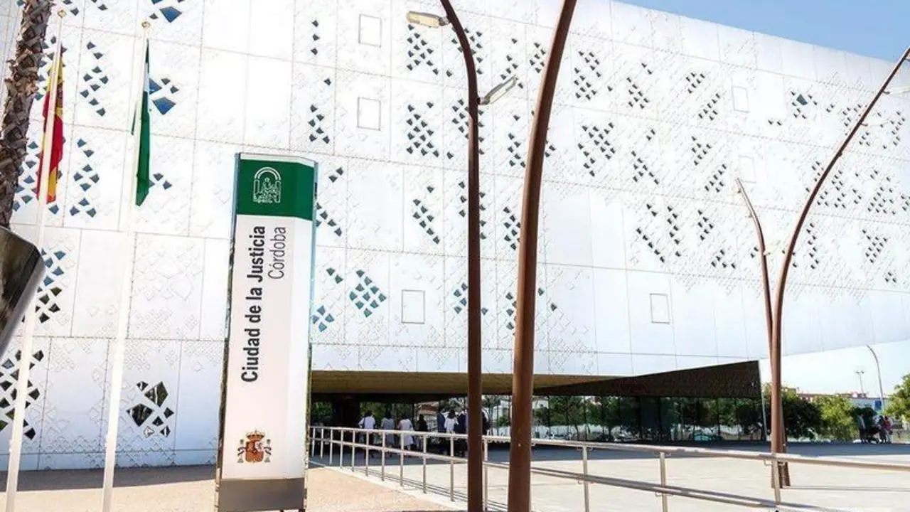  Fachada del edificio de la Ciudad de la Justicia de Córdoba / Pilar Gázquez. 
