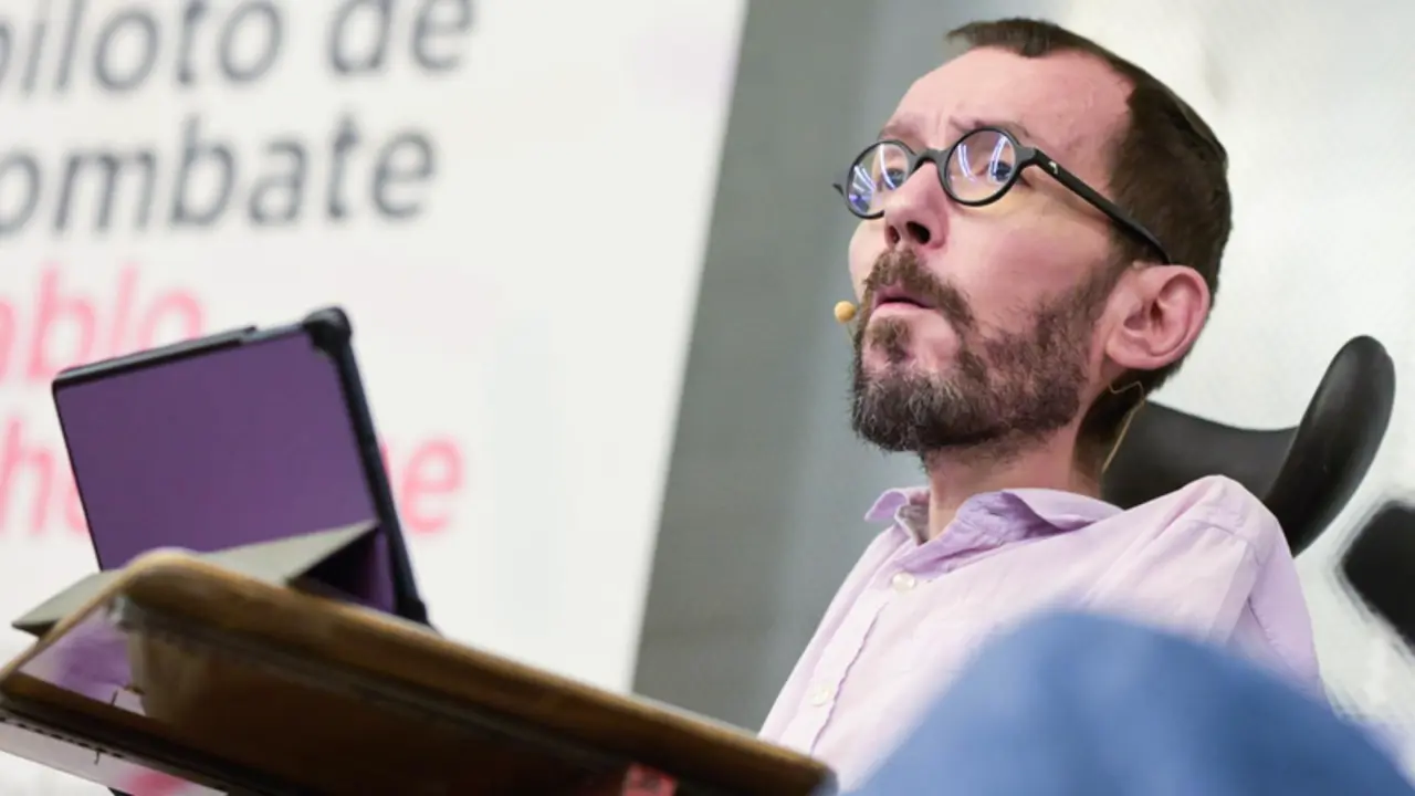  El portavoz de Unidas Podemos en el Congreso, Pablo Echenique, durante la presentaci&oacute;n de su libro 'Memorias de un piloto de combate', en el Centro C&iacute;vico Delicias, a 11 de marzo de 2023, en Zaragoza, Arag&oacute;n (Espa&ntilde;a). En el libro, Pablo Echenique aborda c - Fabi&aacute;n Sim&oacute;n - Europa Press 