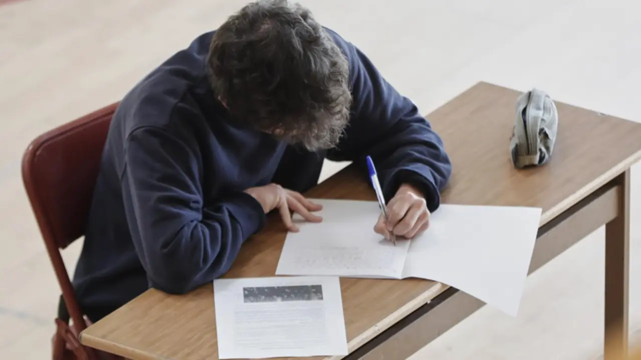  Archivo - Un alumno en su pupitre - Jes&uacute;s Hell&iacute;n - Europa Press - Archivo 