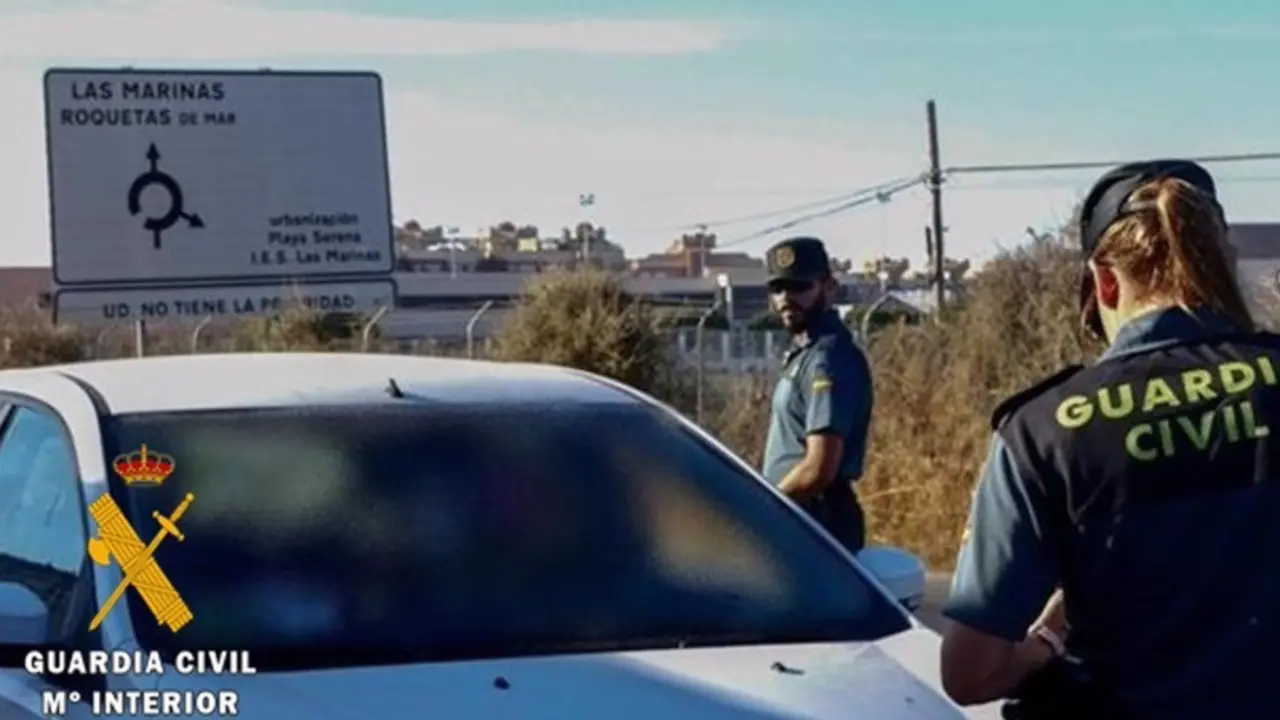  Archivo - Agentes de Guardia Civil en Roquetas de Mar (Almer&iacute;a) - GUARDIA CIVIL - Archivo 