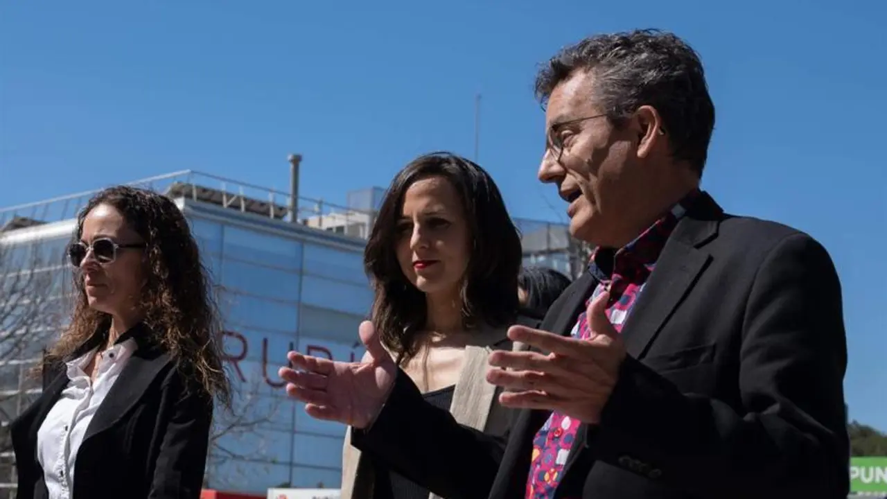  La ministra de Derechos Sociales y secretaria general de Podemos, Ione Belarra, junto con la secretaria de organizaci&oacute;n de Podem Catalunya, Mar&iacute;a Pozuelo 