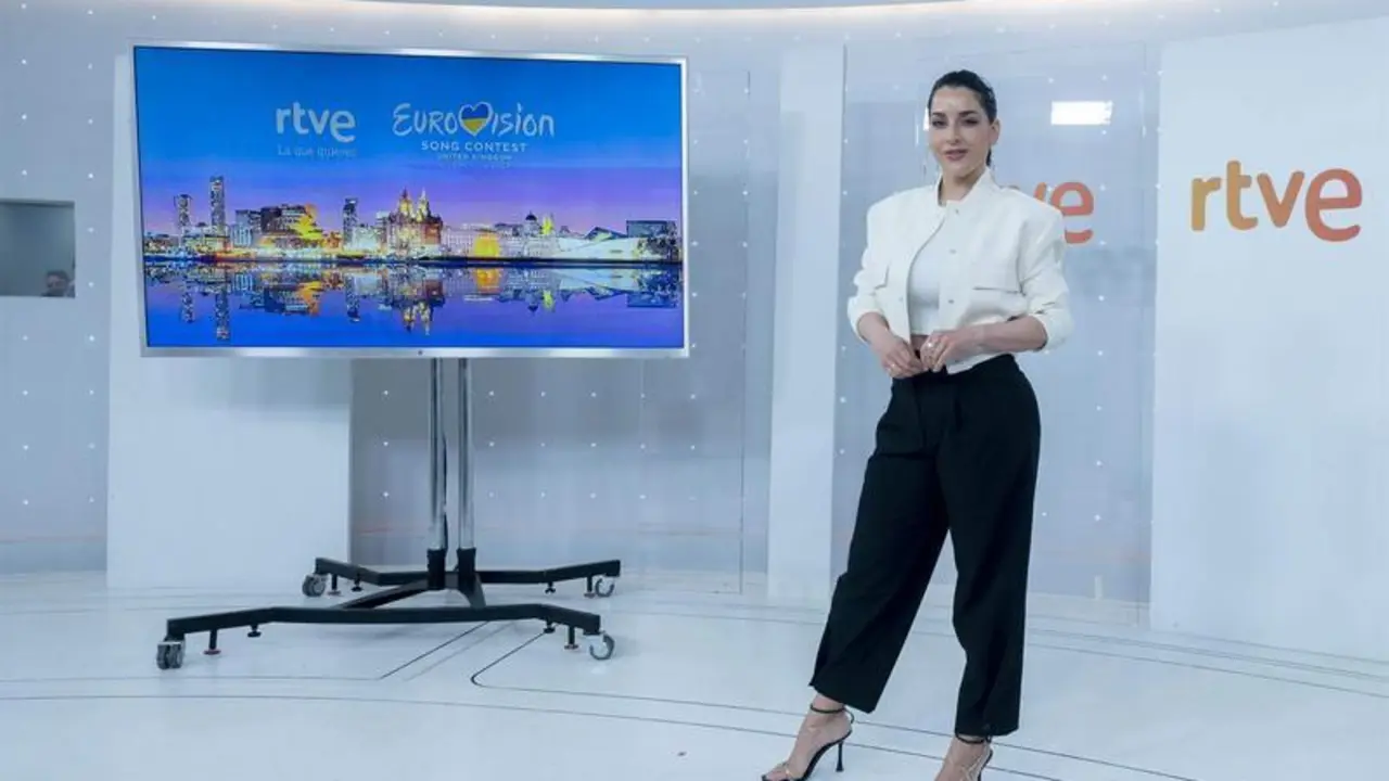  La cantante Ruth Lorenzo posa tras un junket de prensa sobre Eurovisi&oacute;n 2023 