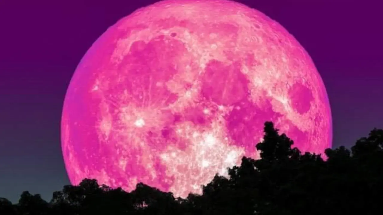  Super Luna Rosa, vista en Twitter: @Slugiterra 