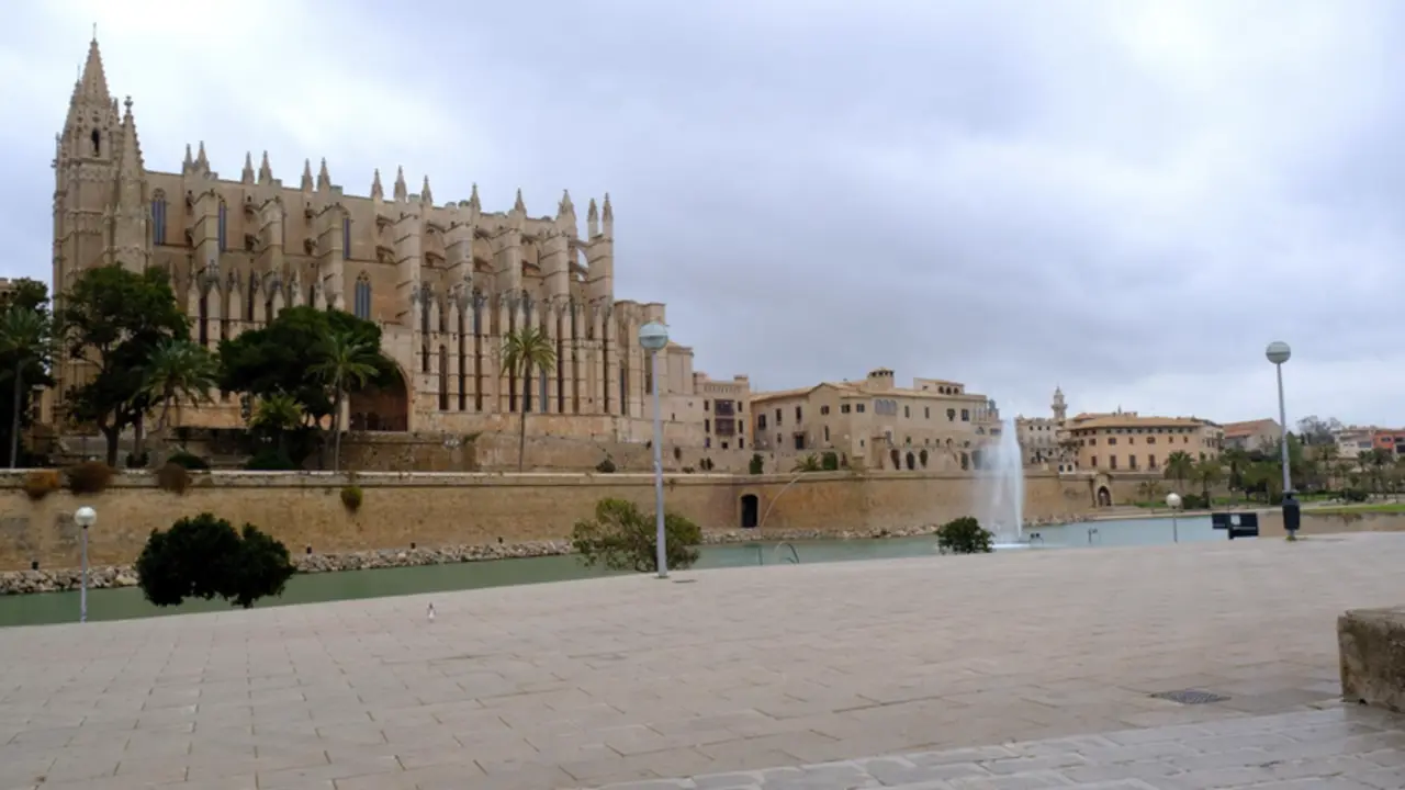  Archivo - Alrededores de la Catedral-Bas&iacute;lica de Santa Mar&iacute;a -La Seu-. Archivo. - Isaac Buj - Europa Press - Archivo 