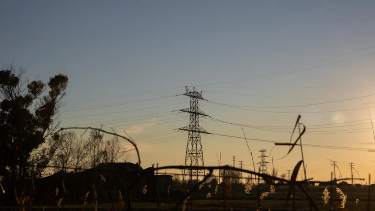  Un poste el&eacute;ctrico, a 12 de enero de 2021, en Barcelona, Catalu&ntilde;a (Espa&ntilde;a). Seg&uacute;n los datos provisionales del Operador del Mercado Ib&eacute;rico de Energ&iacute;a (OMIE), el precio promedio de la luz para los clientes de tarifa regulada vinculados al mercado - David Zorrakino - Europa Press - Archivo 