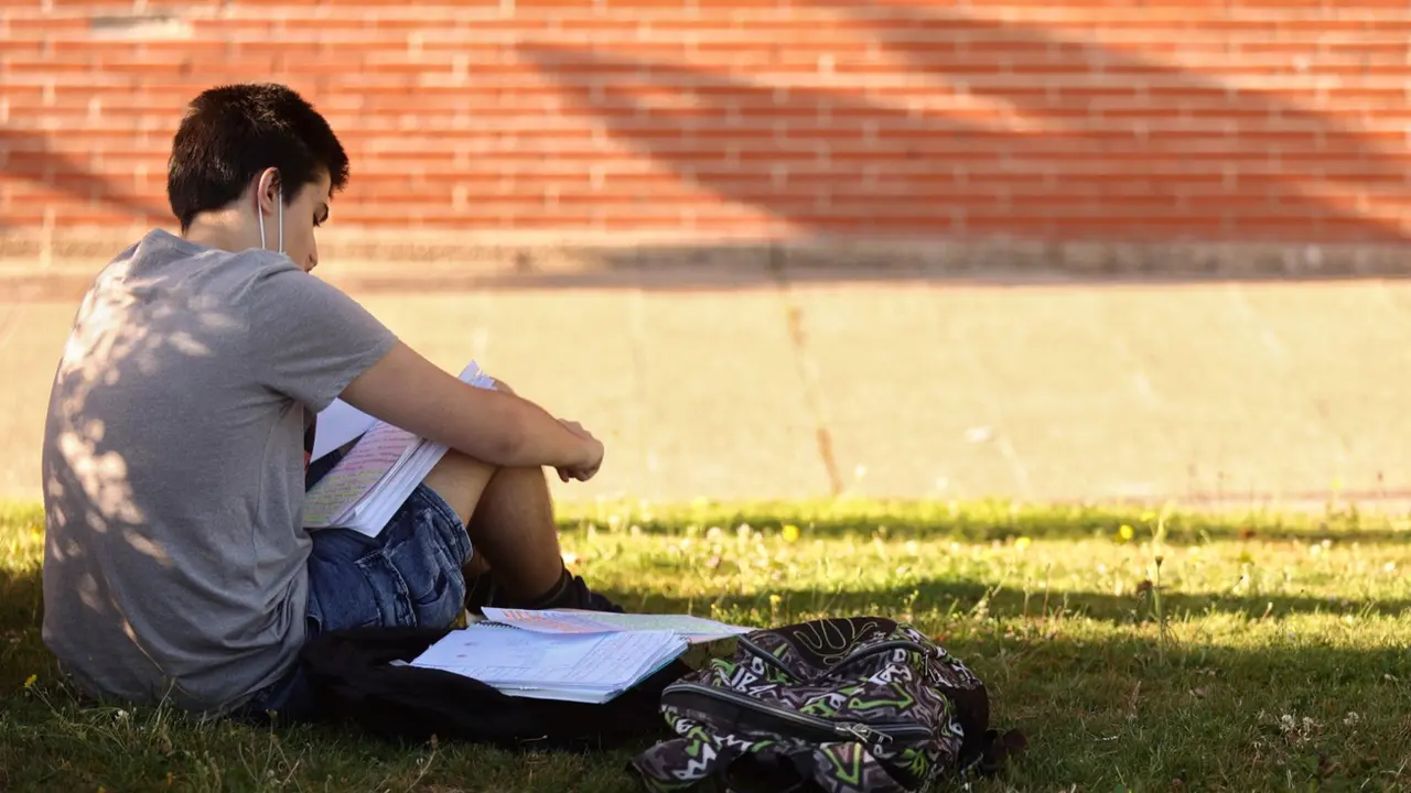  Archivo - Un estudiante repasa sus apuntes - Eduardo Parra - Europa Press - Archivo 