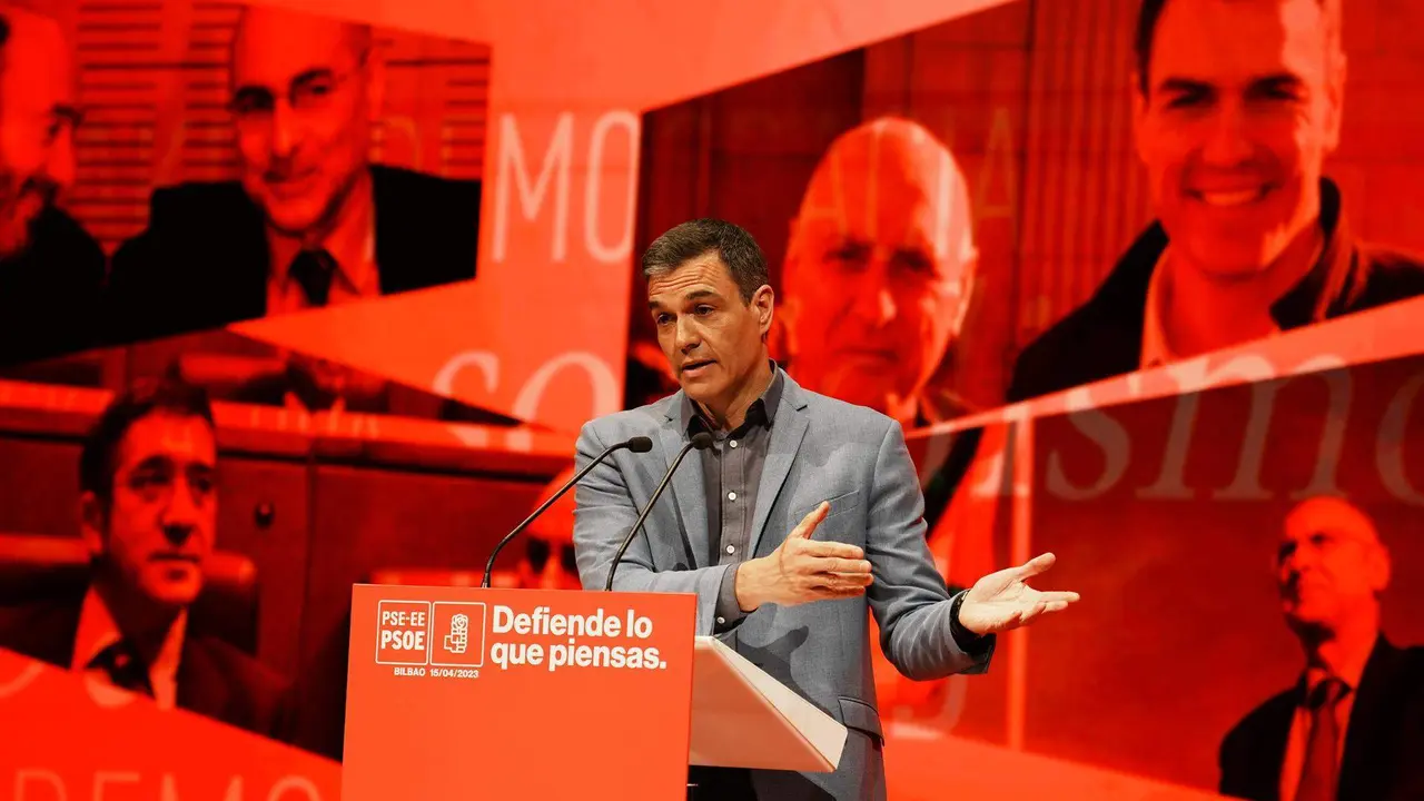  El secretario general del PSOE y presidente del Gobierno, Pedro S&aacute;nchez, interviene durante el homenaje a Rodolfo Ares 