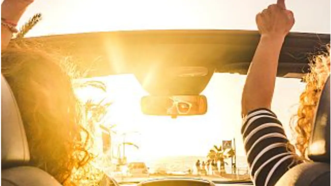  Chicas cantando en el coche. RTVE 