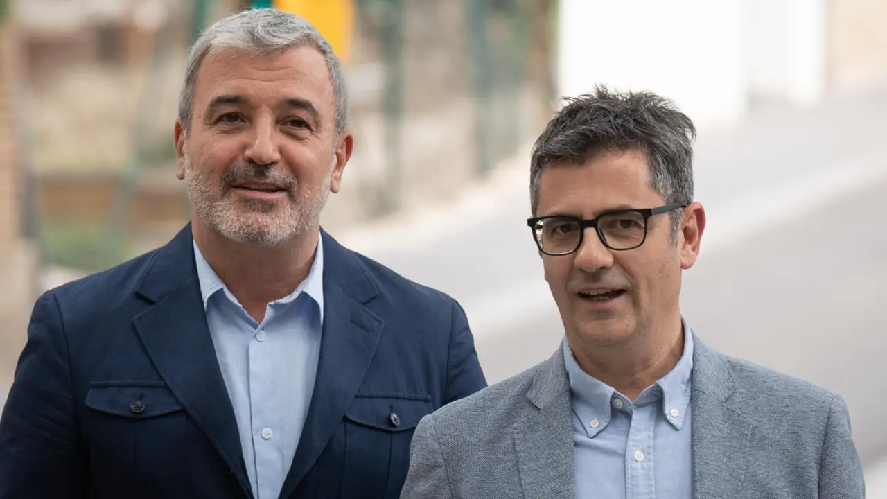  El ministro de la Presidencia, Relaciones con las Cortes y Memoria Democr&aacute;tica, F&eacute;lix Bola&ntilde;os (d), y el candidato a la alcald&iacute;a de Barcelona, Jaume Collboni (PSC) (i), ofrecen una rueda de prensa, a 20 de abril de 2023, en Barcelona. - David Zorrakino - Europa Press 