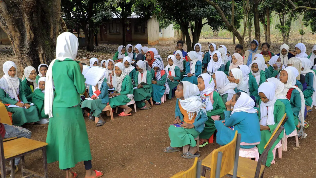  En Etiop&iacute;a, Plan Internacional trabaja con ni&ntilde;as en las escuelas para que ellas decidan cuando casarse 