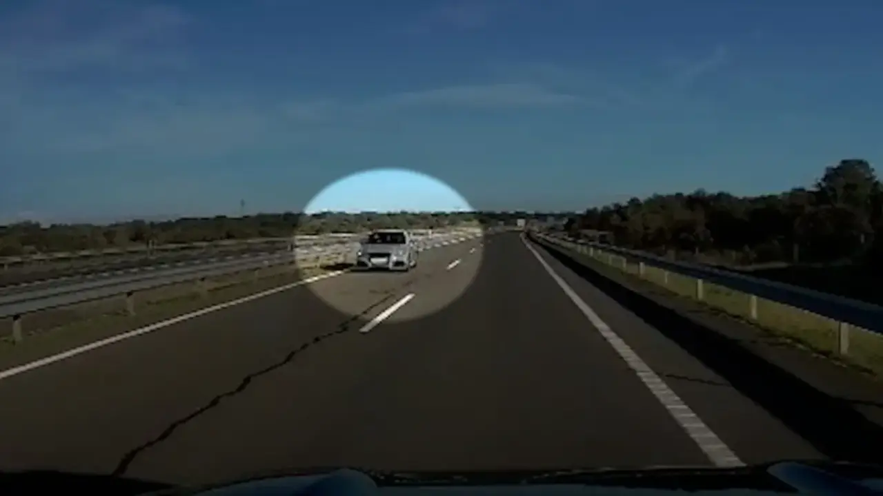  Momento en el que captan la imagen del conductor kamikaze a 170 por hora 