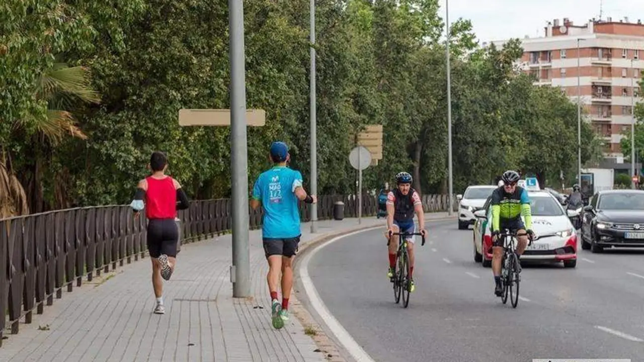  Gente haciendo deporte en Avenida del Corregidor / PIlar Gázquez. 