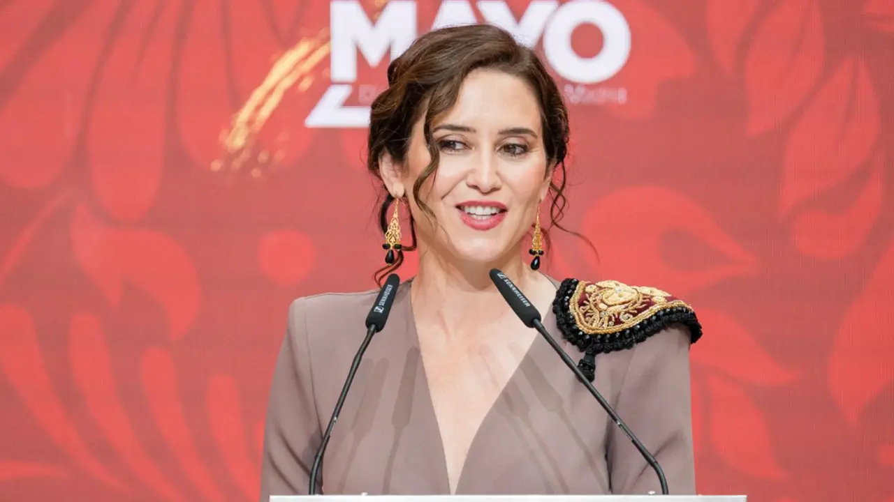  La presidenta de la Comunidad y candidata del PP a la reelecci&oacute;n, Isabel D&iacute;az Ayuso, interviene durante la ceremonia de imposici&oacute;n de Medallas de la Comunidad de Madrid y condecoraciones de la Orden del Dos de Mayo - Diego Radam&eacute;s - Europa Press 
