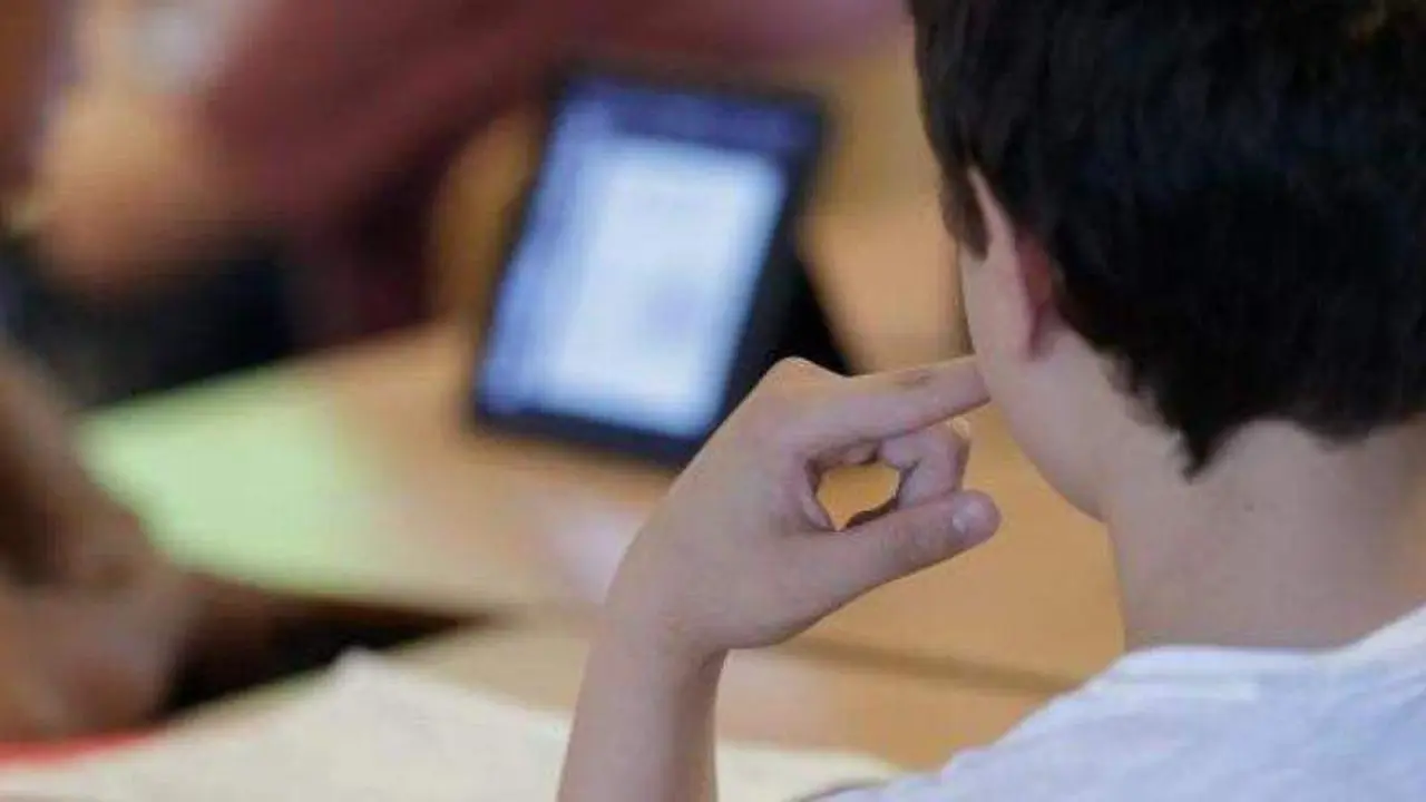  Un ni&ntilde;o en clase 