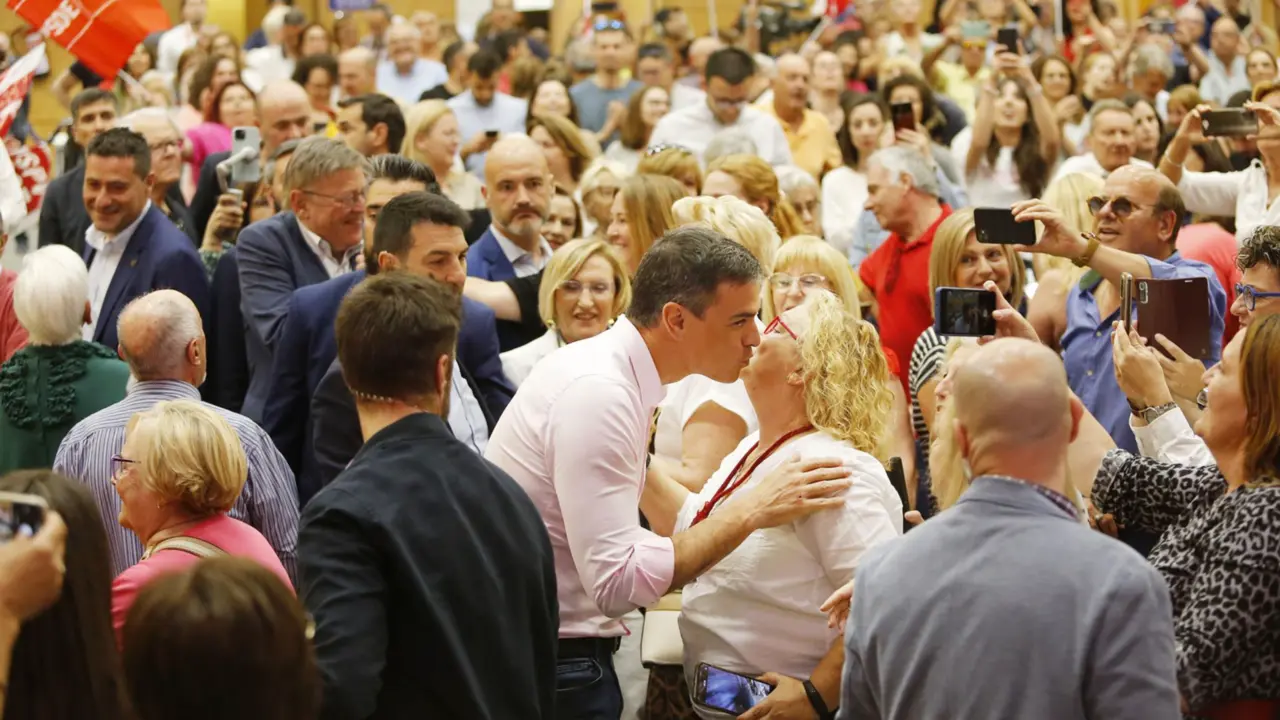  El presidente del Gobierno y secretario general del PSOE, Pedro S&aacute;nchez, durante un acto de precampa&ntilde;a del PSOE, en el Paraninfo de la Universidad de Alicante, a 5 de mayo de 2023, en Alicante, Comunidad Valenciana (Espa&ntilde;a).<br>El presidente del Gobierno y secretario general del PSOE, Pedro S&aacute;nchez, durante un acto de precampa&ntilde;a del PSOE, en el Paraninfo de la Universidad de Alicante, a 5 de mayo de 2023, en Alicante, Comunidad Valenciana (Espa&ntilde;a). - Joaqu&iacute;n P. Reina - Europa Press 