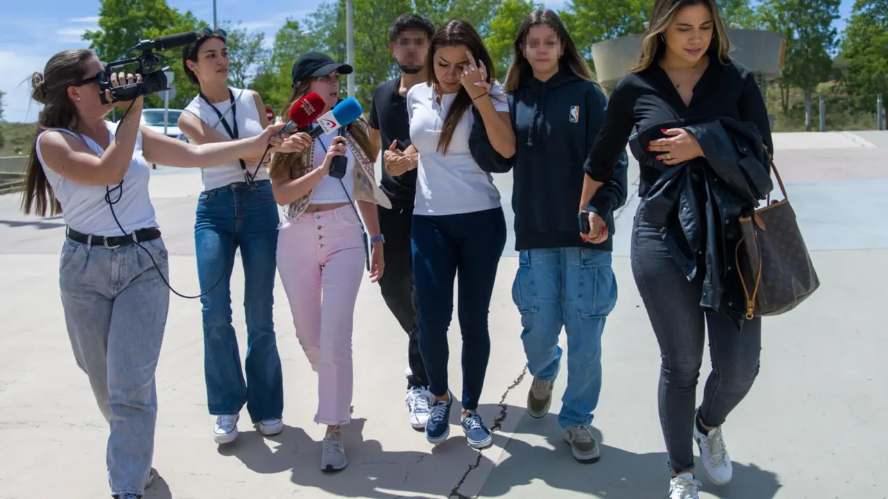  La exmujer de Dani Alves, Dinora Santana, y sus dos hijos visitan al futbolista Dani Alves en la c&aacute;rcel de Brians II, a 6 de mayo de 2023, en San Esteban Sasroviras, Barcelona. - Lorena Sop&ecirc;na - Europa Press 