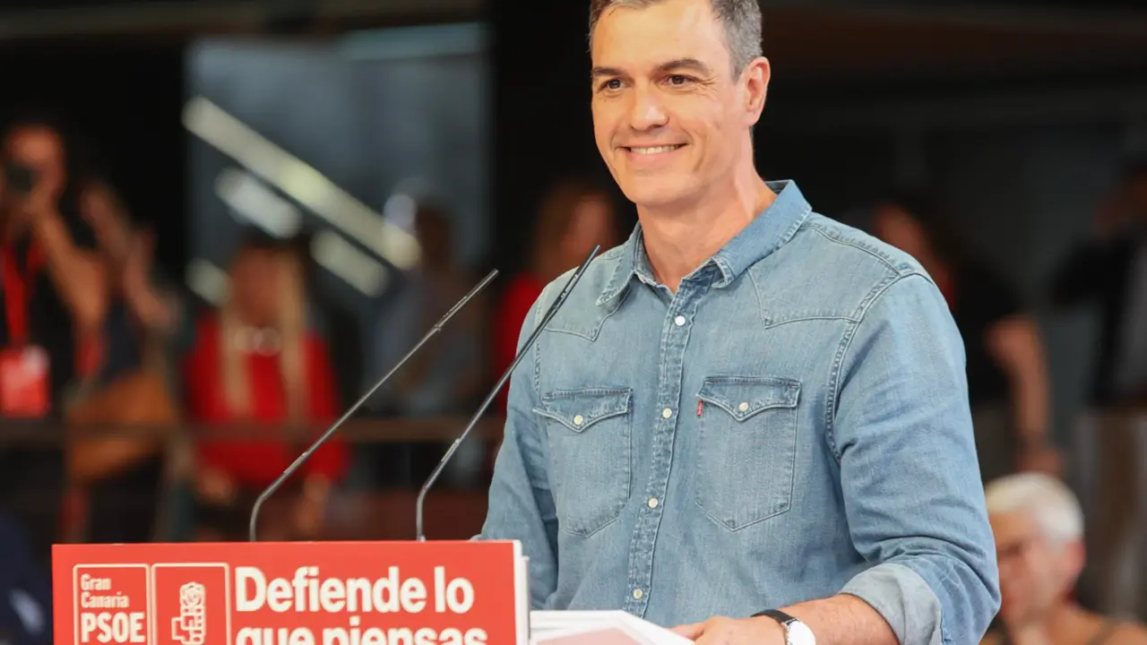  El secretario general del PSOE y presidente del Gobierno, Pedro S&aacute;nchez, interviene durante el acto de presentaci&oacute;n de la candidatura de Las Palmas y de la presidencia de Canarias, en el Auditorio Alfredo Kraus, a 6 de mayo de 2023, en Las Palmas de Gran - Europa Press 