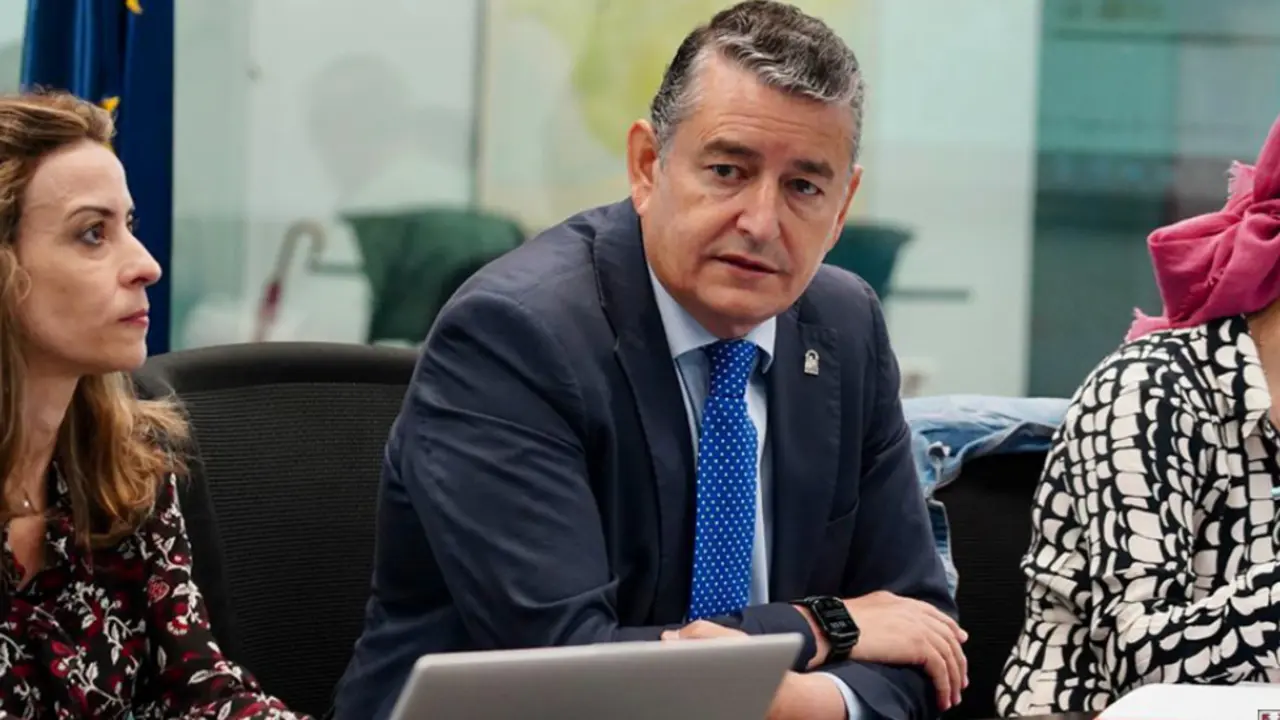  El consejero de la Presidencia, Antonio Sanz, ha participado en Sevilla en la reuni&oacute;n del Comit&eacute; de Lucha Contra Incendios Forestales (CLIF) 