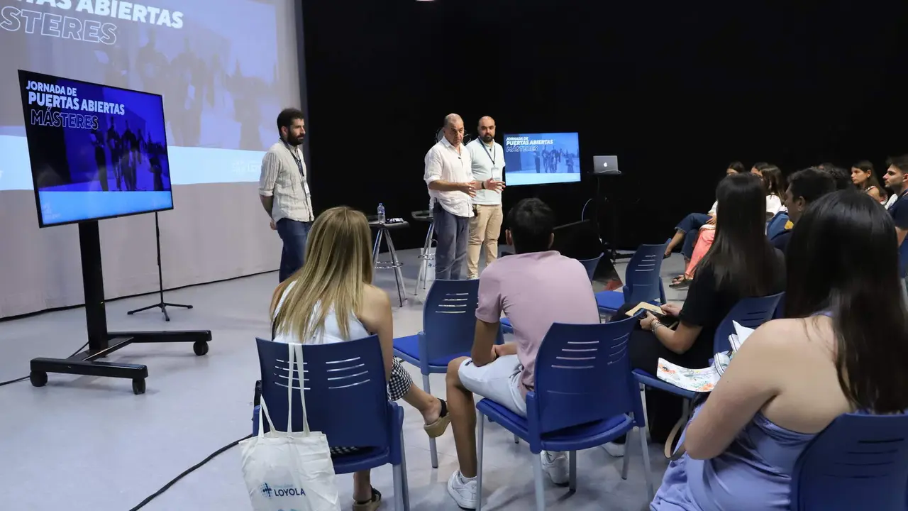  Presentaci&oacute;n de los m&aacute;steres del &aacute;rea de Comunicaci&oacute;n durante la jornada de Puertas Abiertas de Loyola M&aacute;steres 