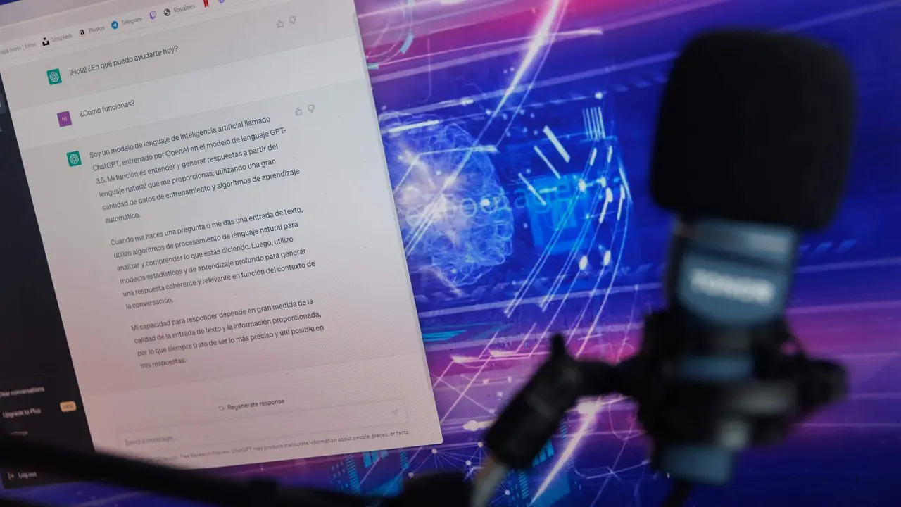  Una pesta&ntilde;a de la p&aacute;gina web de ChatGPt en un ordenador, a 14 de abril de 2023, en Madrid 