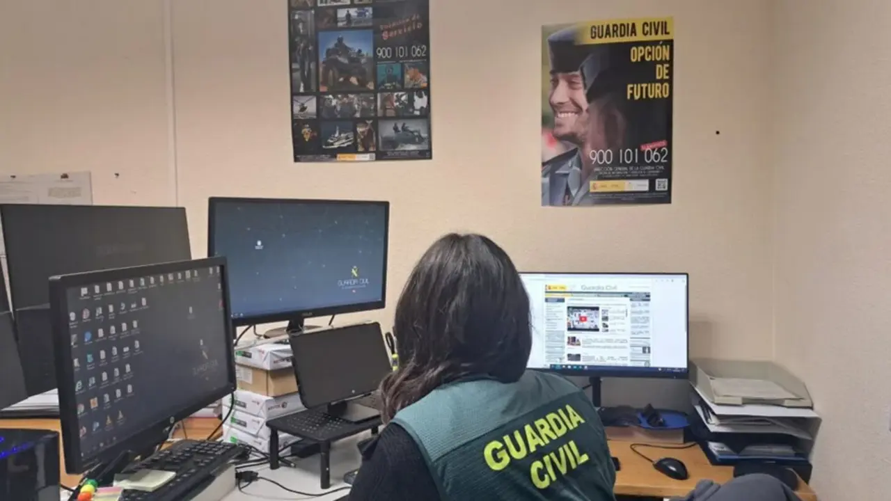  Una agente de la Guardia Civil 