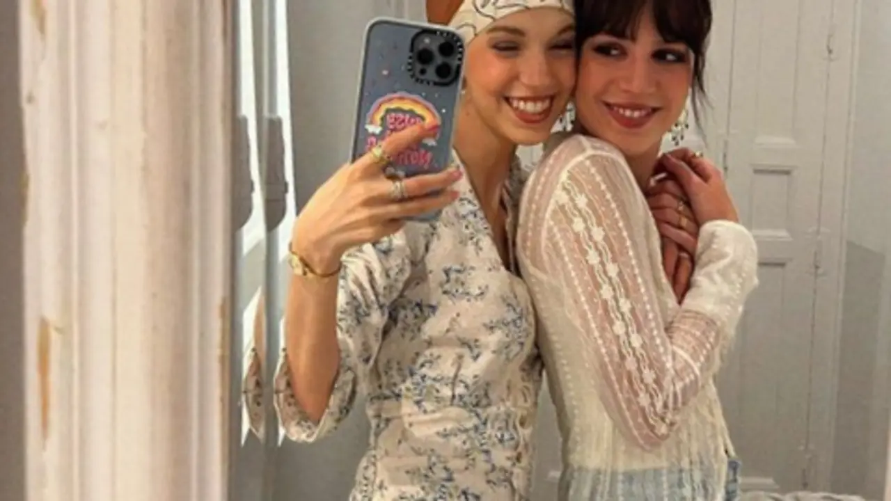  Helena Huelva y Emi Huelva 