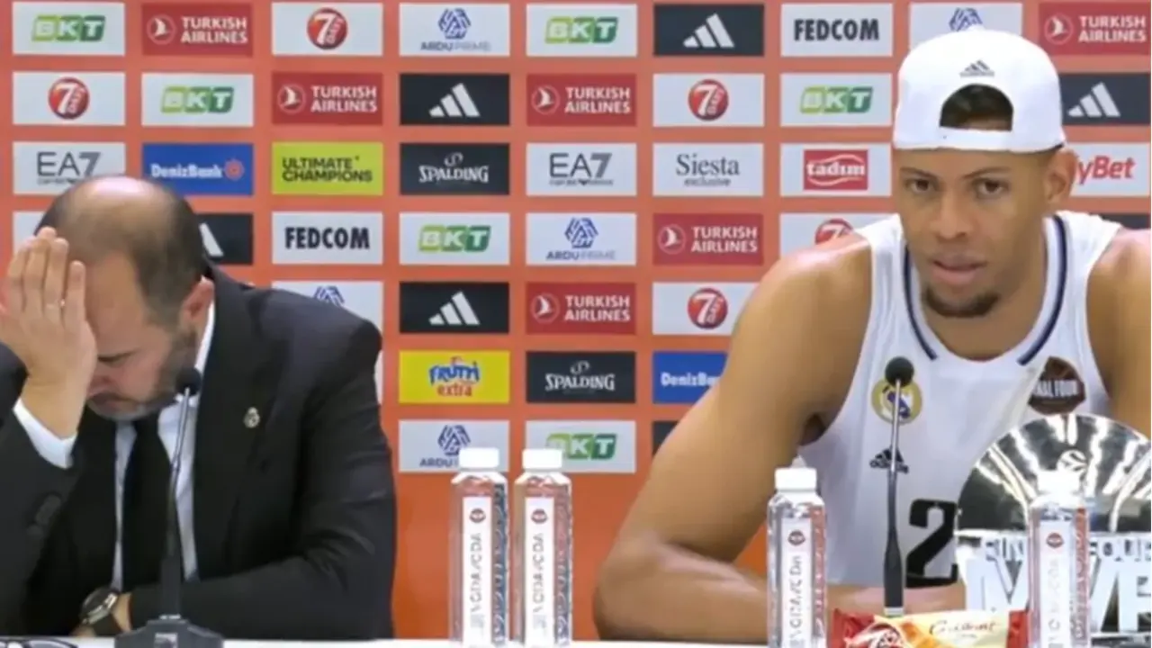  Edy Tavares emociona a Chus Mateo en rueda de prensa 