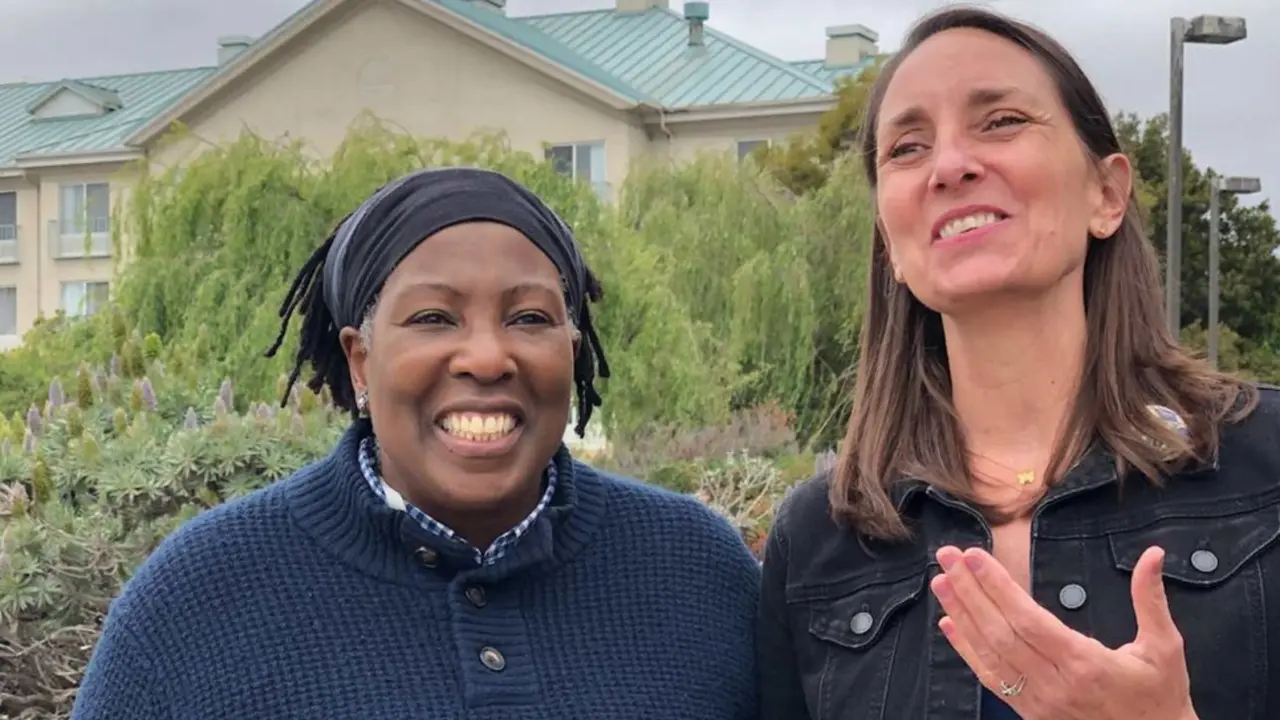  Elizabeth with her Miracle Friend Joan / Miracle Messages 