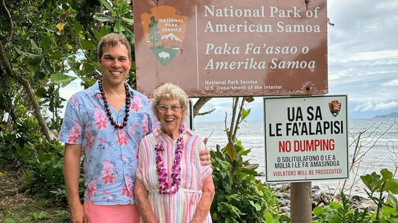  Nieto y abuela visitando uno de los parques nacionales 