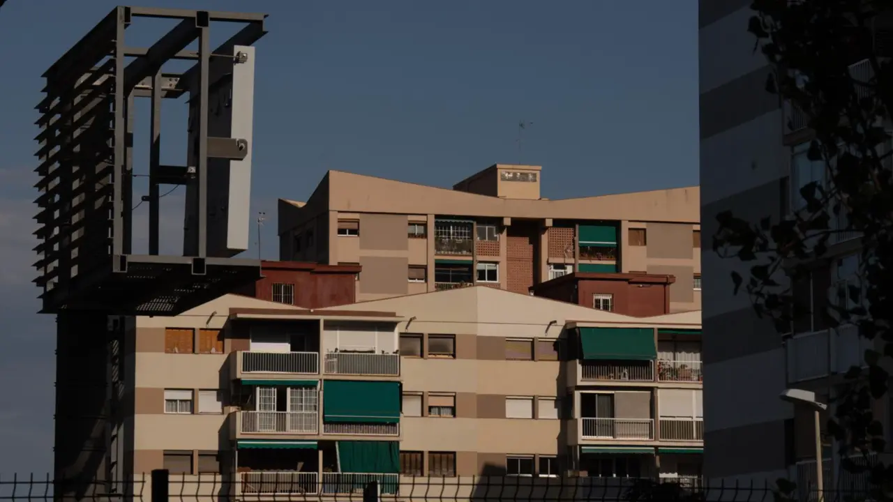  Foto de recurso. Fachada de un edificio de viviendas, a 17 de mayo de 2023, en Barcelona, Catalu&ntilde;a (Espa&ntilde;a). - David Zorrakino - Europa Press 