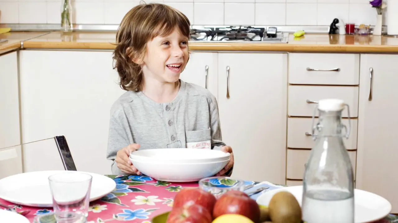  Archivo - Ni&ntilde;o comiendo - EUROPA PRESS/LA CAIXA - Archivo 